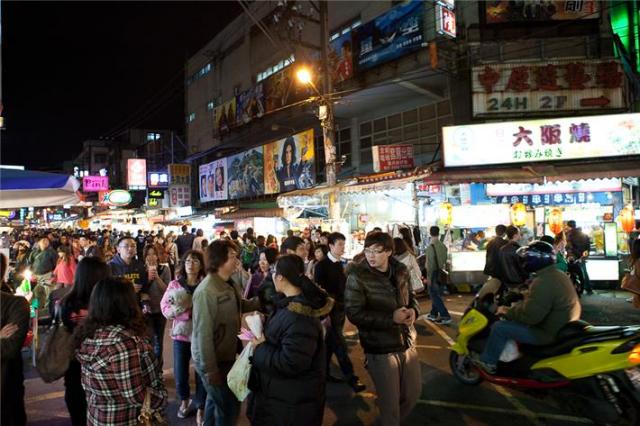 台湾夜市饮料摊被爆用“假奶”骗顾客